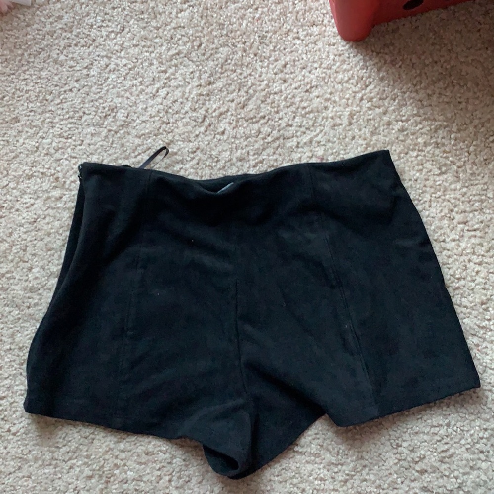 Shorts - Picture 3 of 4